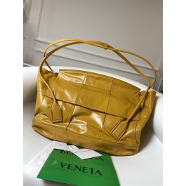 [징] 보테가 베네타 아르코 슬라우치 토트백 미듐 옐로우 56*15*34