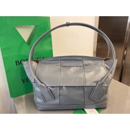 [징] 보테가 베네타 아르코 슬라우치 토트백 미듐 스카이 56*15*34