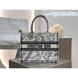 [팬더샵] 디올 북토트 백 베이지 자수장식 미디엄 36*28*16