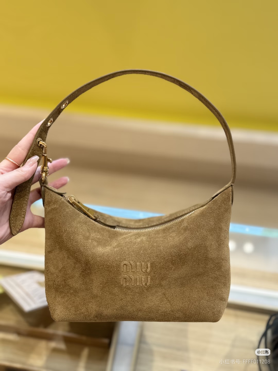 [작은미우] 미우미우 스웨이드 숄더 백 10*18.5*14