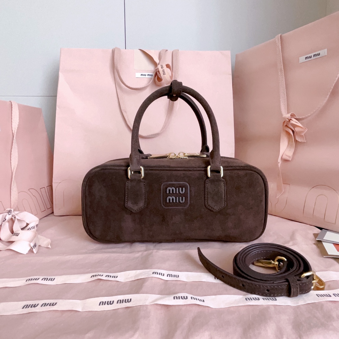 [작은미우] 미우미우 아르카디 스웨이드백 22*10.5*7.5