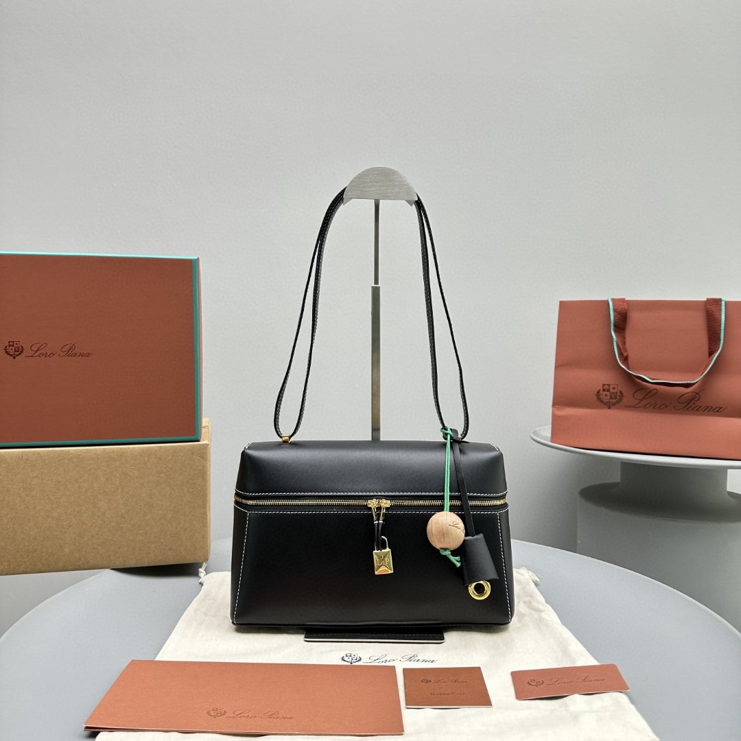 [세터] 로로피아나 골드 엑스트라 백 블랙 27*10*28