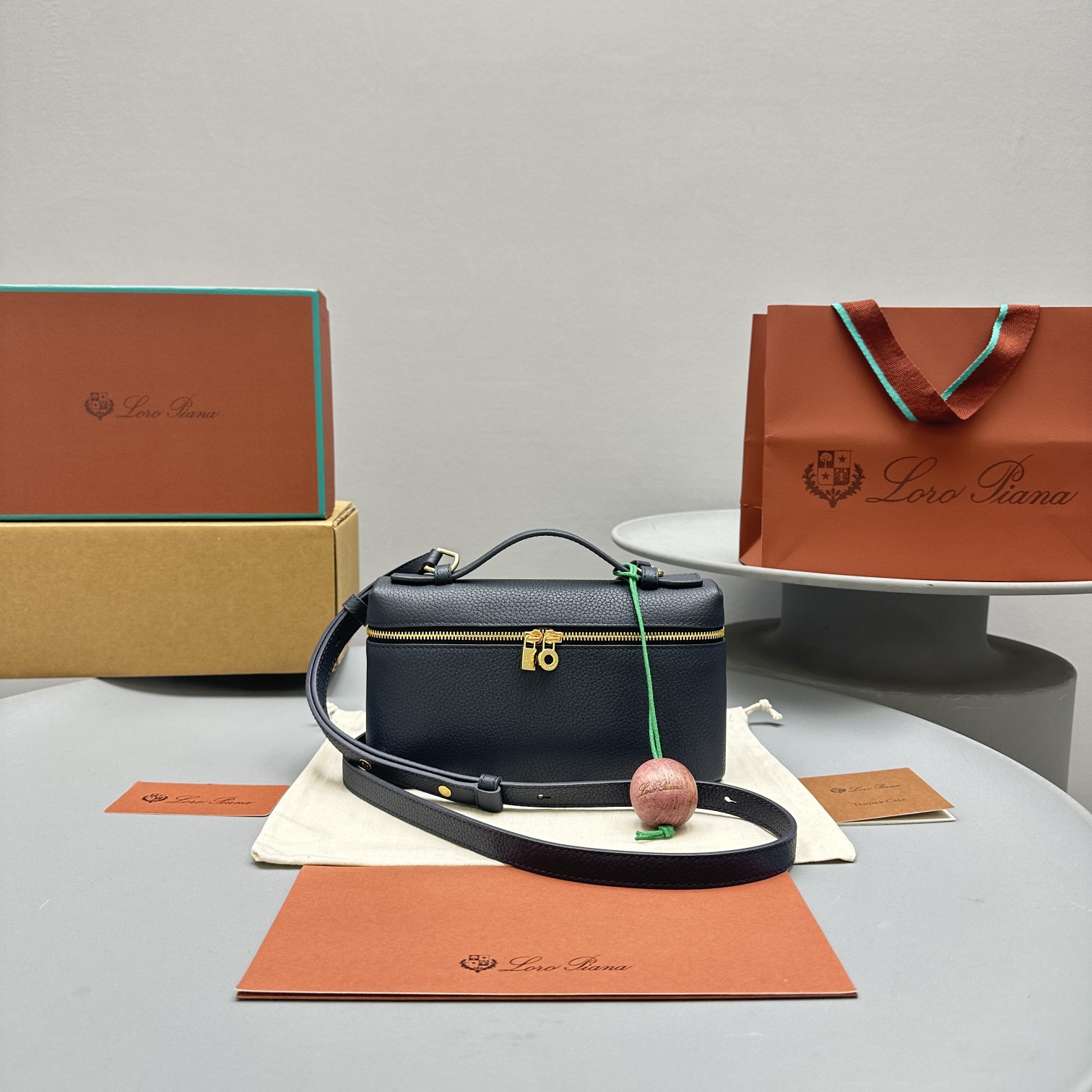 [세터] 로로피아나 골드 엑스트라 크로스백 블랙 19*7*12