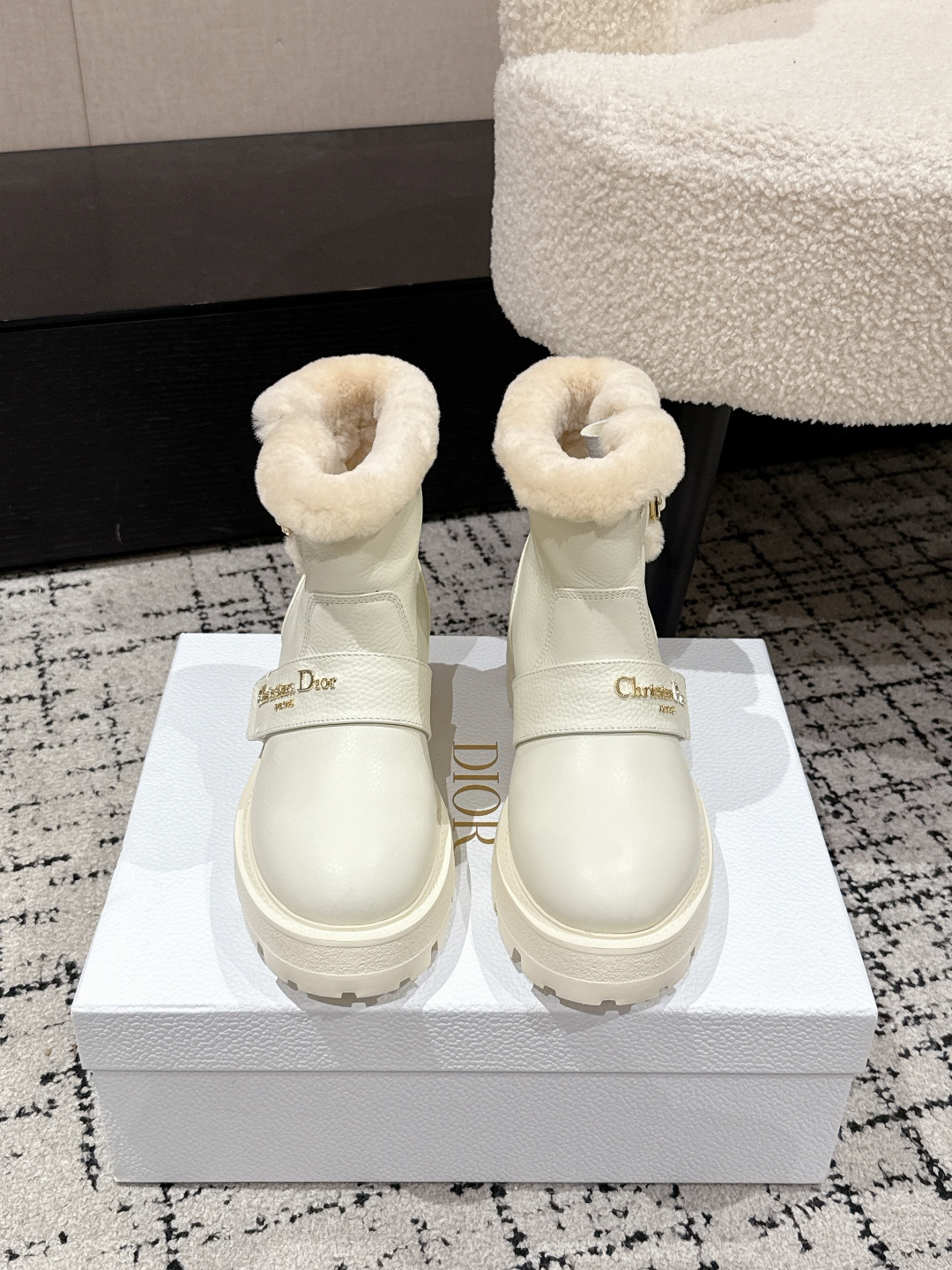 [제이드] 디올 알프스 D 퀘스트 앵글부츠 베이지